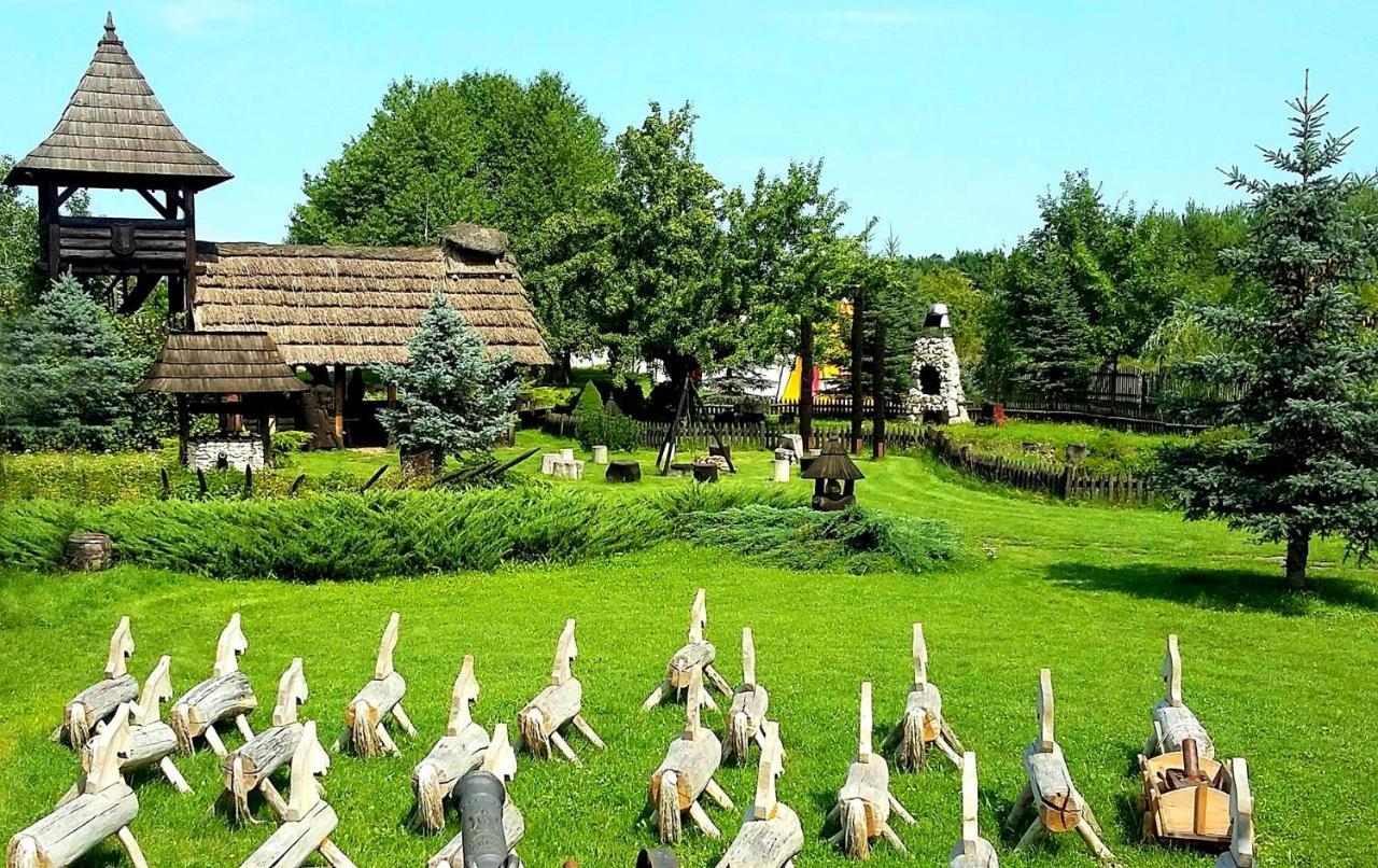 Hotel Gród Pędzików Chęciny Exterior foto
